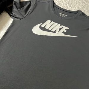 Nike Men’s Shirt